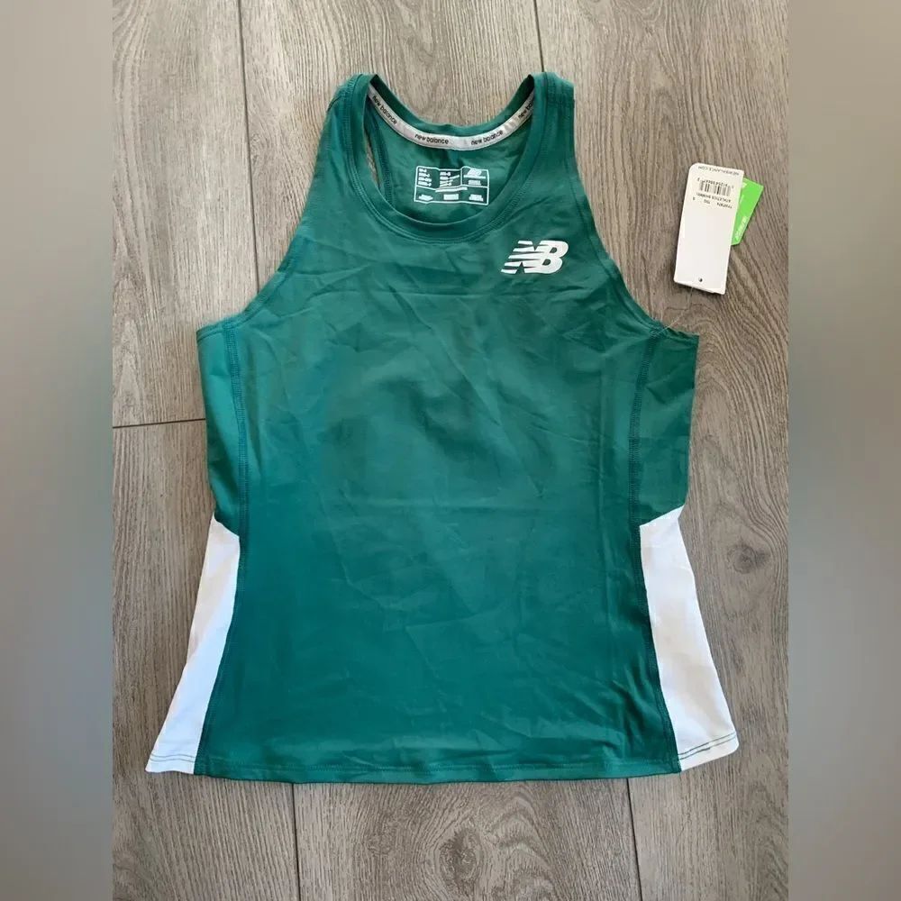 New balance athletic shimmel size S, fitted with moisture wicking fabric